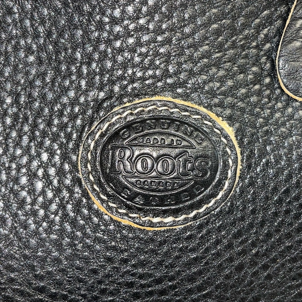ROOTS Canada Village Tribe Black Pebbled Leather Crossbody - Picture 4 of 7
